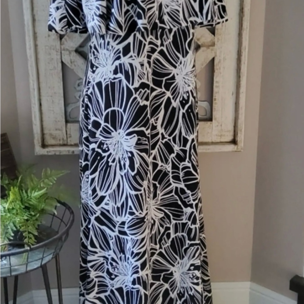 Elegant Black and White Floral Maxi Dress